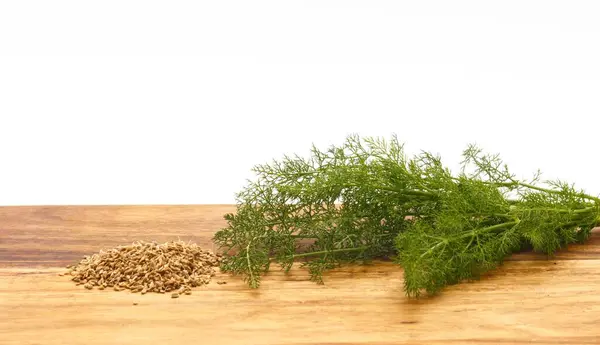 Vers Venkel Zaad Daarvan Houten Bord Met Witte Ondergrond Foeniculum — Stockfoto