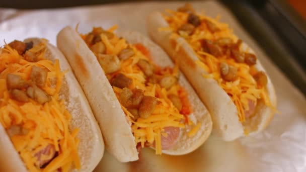 Irresistible queso chile Hot Dogs. Vídeo 4k — Vídeos de Stock
