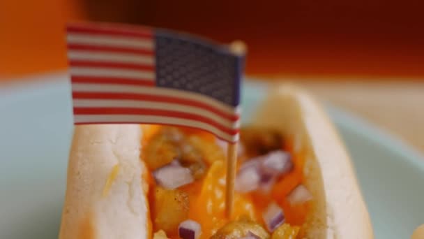 Irresistible queso chile Hot Dogs. Vídeo 4k — Vídeo de stock