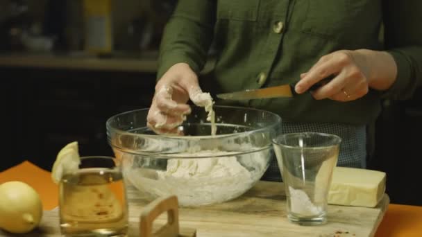搅拌面团的配料 — 图库视频影像