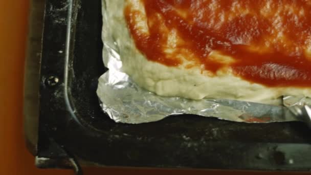 I put tomato paste on New York pizza — Stock Video