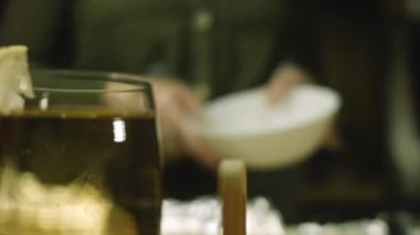 New York pizzasına biber taneleri koydum.