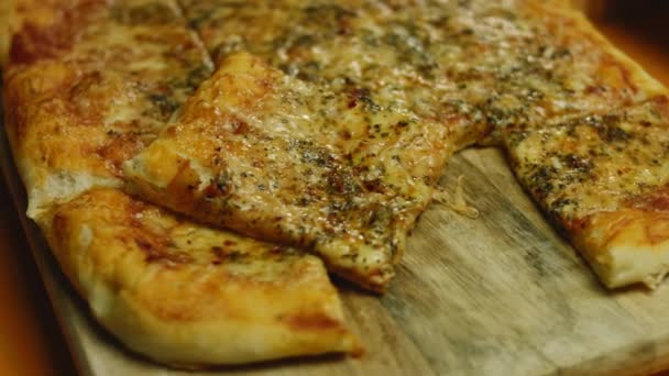 New York-i pizza készítése otthon — Stock videók