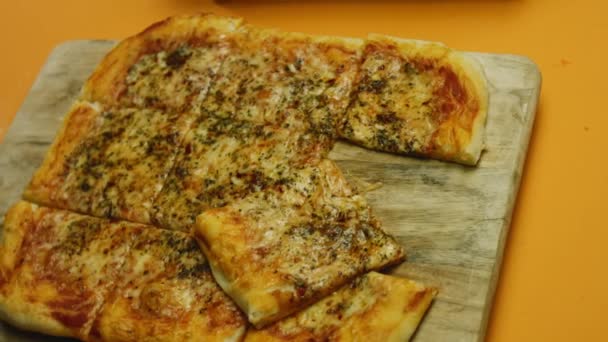 Faire une pizza new-yorkaise à la maison — Video