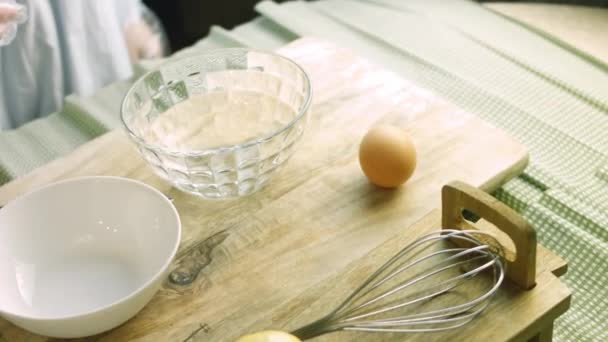 Preparo la crema per biscotti di pan di zenzero fatti in casa — Video Stock