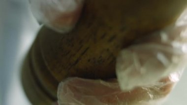 Hindistan cevizi ekle. En iyi ev yapımı zencefilli kurabiye.