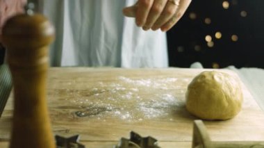 Hamuru yoğur. Hamur için gerekli malzemeler. En iyi ev yapımı zencefilli kurabiye.