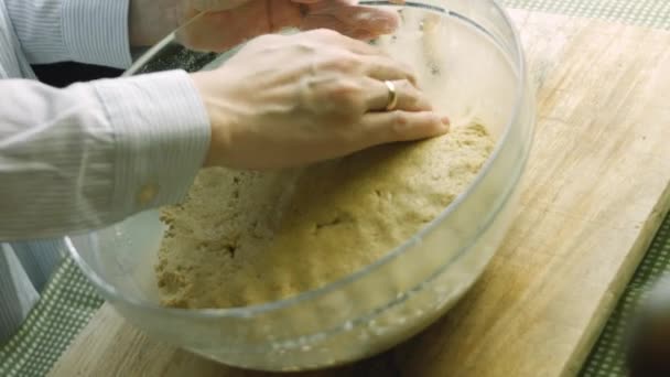Hamuru yoğur. Hamur için gerekli malzemeler. En iyi ev yapımı zencefilli kurabiye. — Stok video