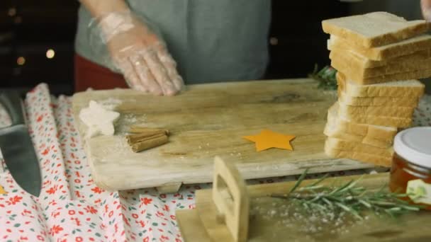 Cut star bread for toast. French toast christmas tree holiday atmosphere — Stock Video