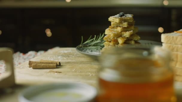 Fransız tostu Noel ağacı tatili atmosferi — Stok video