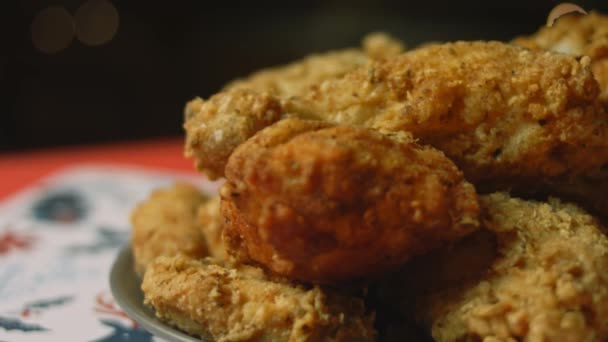Christmas kitchen, I prepare KFC chicken. — Stock Video