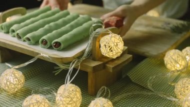 Korunmuş kiraz hamurunu bir tabağa koydum. Makro film