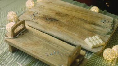 Korunmuş kiraz hamurunu bir tabağa koydum. Makro film