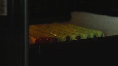 Kirazlı keki fırına koydum.