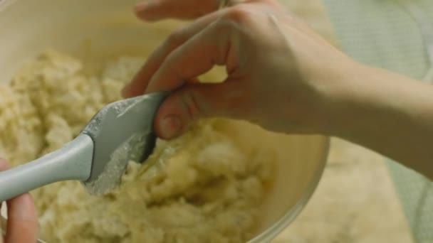 Misture os ingredientes para o bolo — Vídeo de Stock