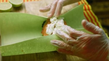 Suşi dürümlü tortilla paketlerim.