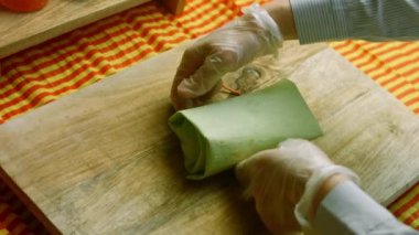 Kelime oyunu suşi dürümlerini bile besler.