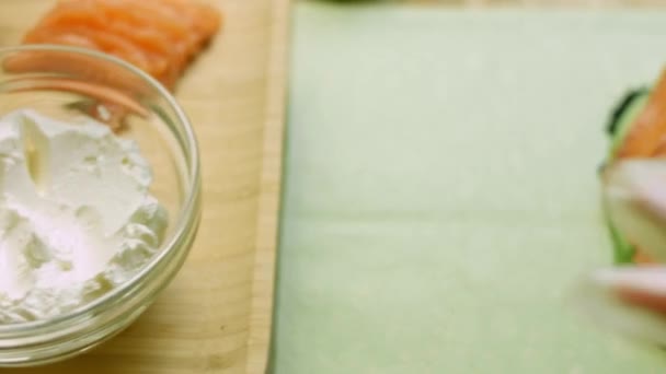 Pun fromage à la crème les burritos de sushi — Video