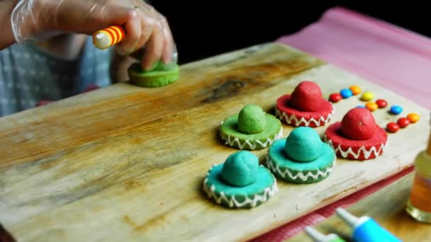 Mexican Sombrero cookies in three colors. Romantic atmosphere — Stock Video