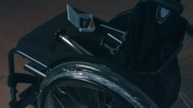 Engelliler için yeni kurulmuş tekerlekli sandalye