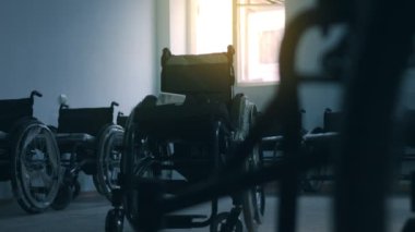 Engelliler için yeni kurulmuş tekerlekli sandalye