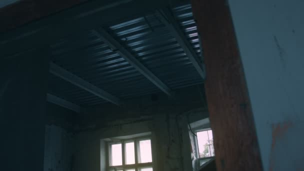 Катастрофическое состояние комнаты, сломанные джемы — стоковое видео