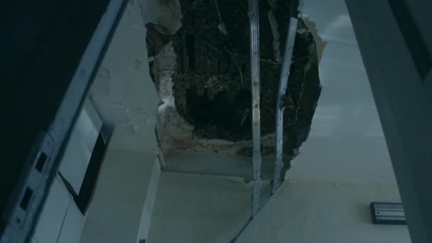 Καταστροφική κατάσταση του δωματίου, σπασμένα μαρμελάδες — Αρχείο Βίντεο