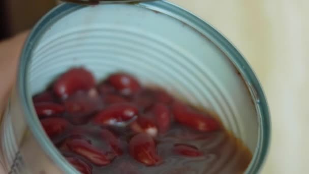 Despeje Beanns Levemente Enlatados Sobre Ingredientes Chouriço Que Estão Fritando — Vídeo de Stock