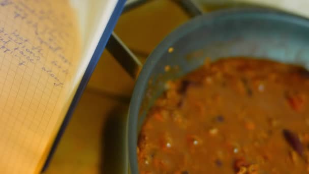 Faire Frire Les Ingrédients Chorizo Sur Cuisinière Prise Vue Macro — Video