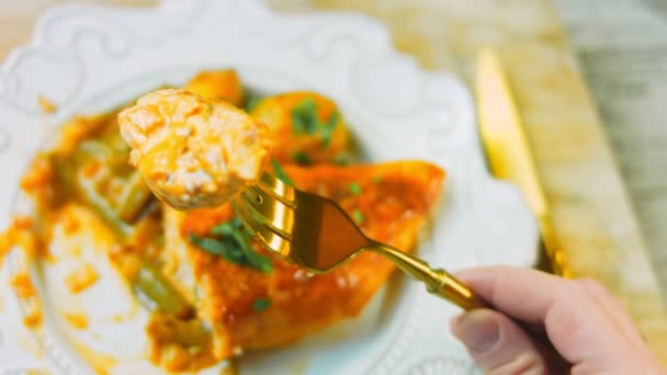 Μέλι Μουστάρδα Κοτόπουλο Και Λαχανικά Συνταγή Δοκιμάστε Ένα Χρυσό Πιρούνι — Αρχείο Βίντεο