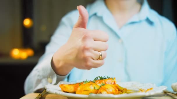 Mel Mostarda Chicken Receita Legumes Prove Com Garfo Dourado Cozinheiro — Vídeo de Stock