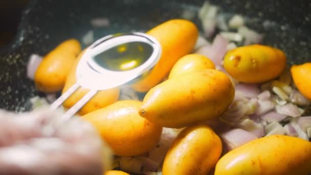 Mel Mostarda Chicken Receita Legumes Cozinheiro Derrama Uma Colher Sopa — Vídeo de Stock