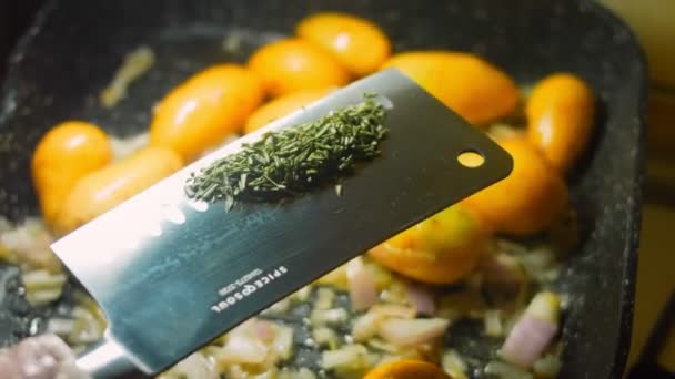 Mel Mostarda Chicken Receita Legumes Cozinheiro Pressiona Com Uma Faca — Vídeo de Stock