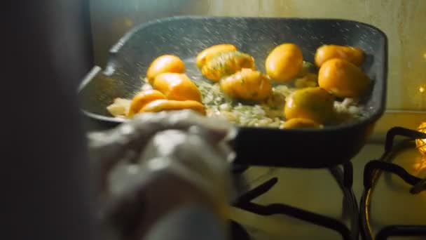 Méz Mustár Csirke Zöldséges Recept Szakács Megrázza Serpenyőt Hogy Összekeverje — Stock videók