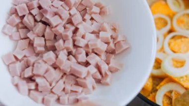 Batat tatlı patates keki. Patates, jambon ve parmesan tarifi..