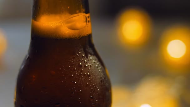 Macro Filmou Garrafa Cerveja Vídeo — Vídeo de Stock