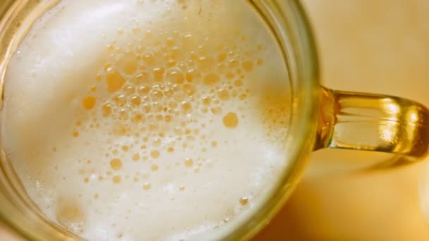 Glass Fresh Sparkling Beer Background Romantic Atmosphere Lights — Stock Video