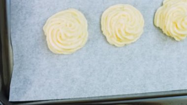 Patates kurabiyeleri kanonik tarif Brie, parmesan peyniri ve ağır krema