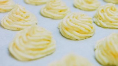 Patates kurabiyeleri kanonik tarif Brie, parmesan peyniri ve ağır krema