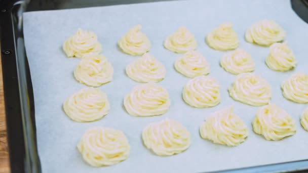 土豆饼干 Brie Parmesan和重奶油 — 图库视频影像