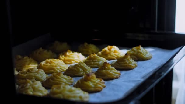 Aardappelkoekjes Canoniek Recept Brie Parmezaanse Kaas Zware Room Chef Haalt — Stockvideo