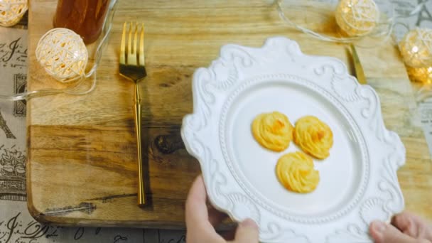 Ciasteczka Ziemniaczane Przepis Kanoniczny Brie Parmezan Ciężki Krem Służy Dekoracji — Wideo stockowe
