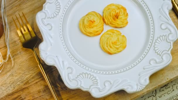 Ciasteczka Ziemniaczane Przepis Kanoniczny Brie Parmezan Ciężki Krem Służy Dekoracji — Wideo stockowe