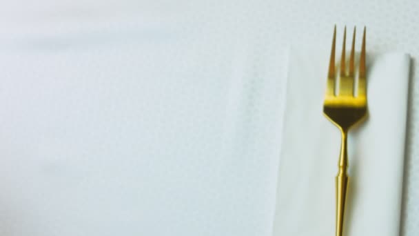 Tarta Queso Caramelo Plato Retro Utilice Tenedor Oro Cuchillo — Vídeos de Stock