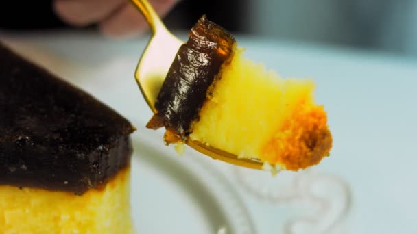 Cheesecake Tiramisu Retro Plate Use Gold Fork Knife Woman Breaks — Stock Video
