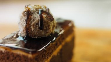 Çikolatalı kek, Koldun. Makro ve kaydırak atışı. Bir retro hob kullanılır.