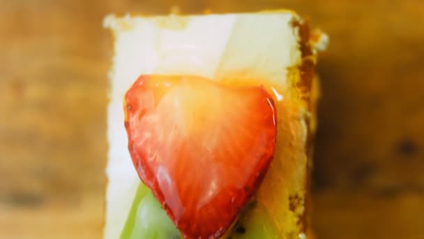 Tort Post Mandarine Kiwi Căpșuni Macro Glisant Fotografiere — Videoclip de stoc