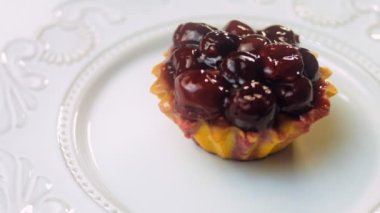 Frenk üzümlü kek sepeti. Makro ve sürgülü atış.