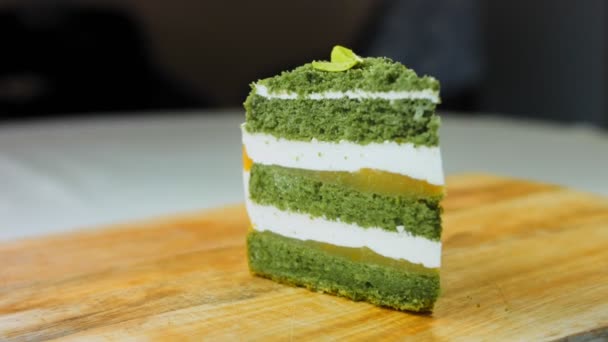 Zöld Diushes Torta Zöld Csokoládé Levelek Makró Csúszkafotózás — Stock videók