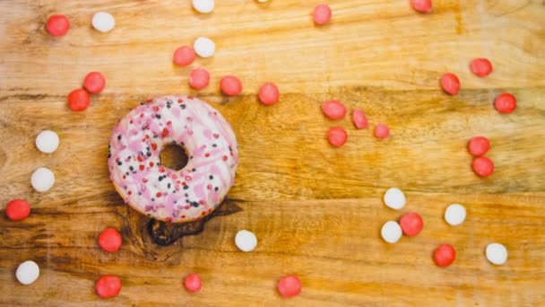Ροζ Ντόνατς Διακοσμημένα Γλυκά Σκοποβολή Μακροεντολή Και Ρυθμιστή Γλυκά Γλυκά — Αρχείο Βίντεο